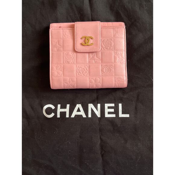 CHANEL Pink Lambskin Leather Icons Wallet- AUTHENTICATED - Picture 1 of 8